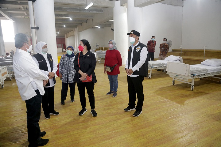 Ketua DPR RI Puan Maharani bersama sejumlah anggota DPR RI meninjau langsung kesiapan Rumah Sakit Lapangan Tembak (RSLT). SP/Alqomar