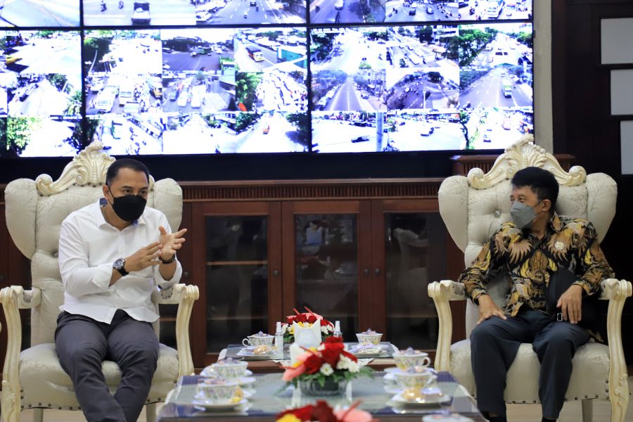Wali Kota Surabaya, Eri Cahyadi menerima audiensi 11 orang anggota Dewan Pendidikan Surabaya, Kamis (14/10/2021). SP/HUMAPEMKOT SURABAYA