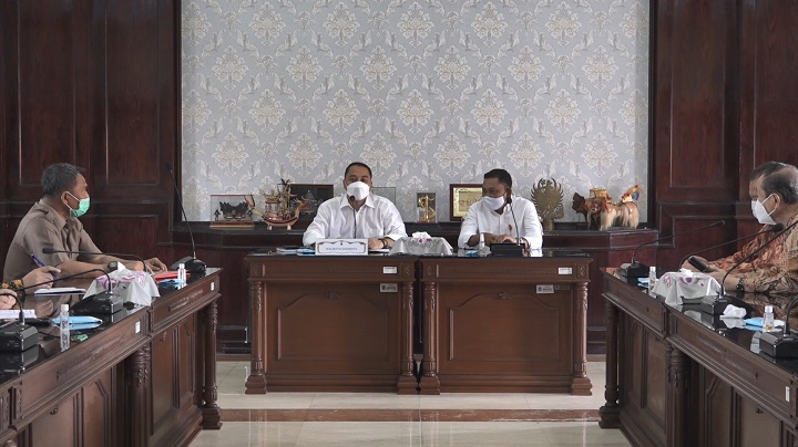 Audiensi Program Beasiswa di ruang sidang wali kota, Selasa (13/4). SP/Al Qomar