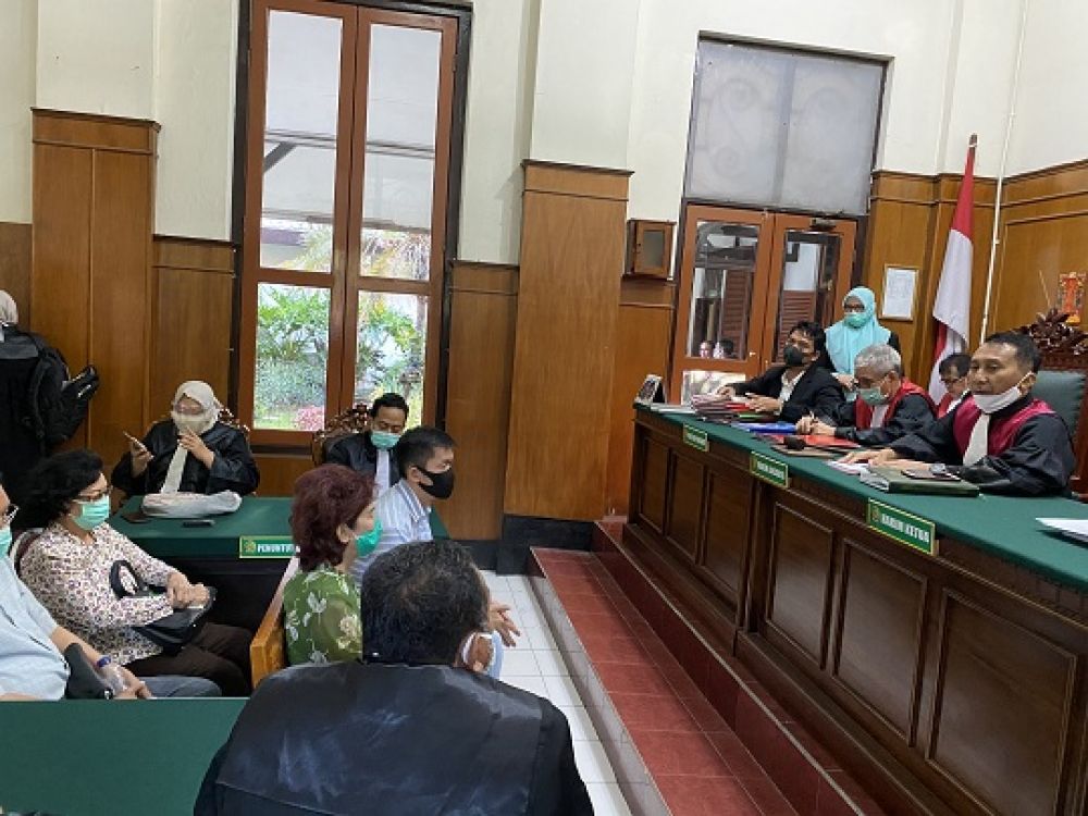 Hakim membacakan hasil putusan empat terdakwa perkara dugaan penggelapan saham PT Zangrandi Prima pada persidangan yang digelar pada Rabu (26/8/2020).SP/BUDI