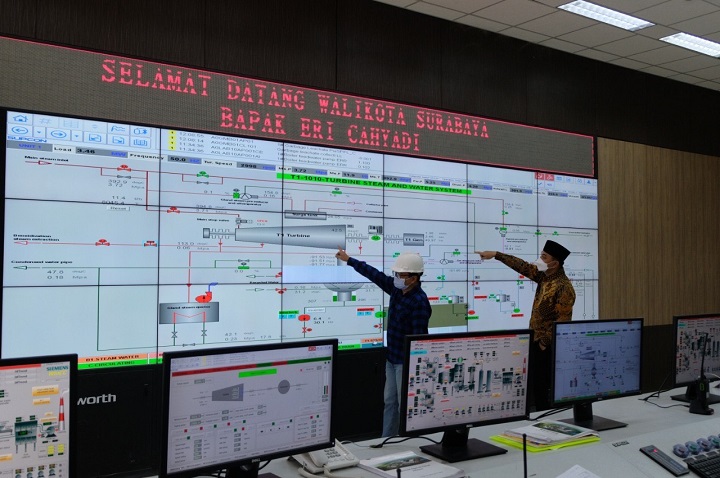 Wali Kota Surabaya Eri Cahyadi meninjau kesiapan Pengolahan Sampah Menjadi Energi Listrik (PSEL) Benowo. SP/Al Qomar