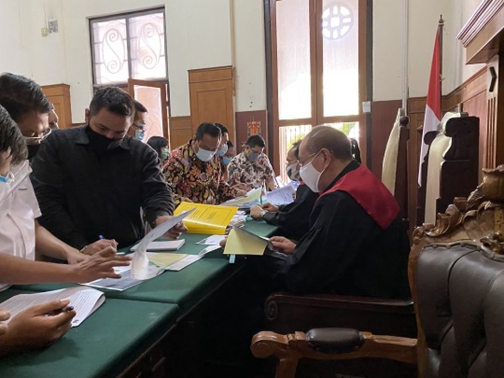 Suasana sidang lanjutan permohonan penundaan kewajiban pembayaran utang (PKPU) terhadap PT Avila Prima Intra Makmur (APIM) yang digelar di Pengadilan Negeri Surabaya. SP/Budi