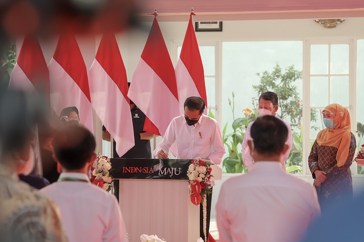 Presiden Joko Widodo saat meresmikan PSEL Benowo Surabaya. SP/Al Qomar