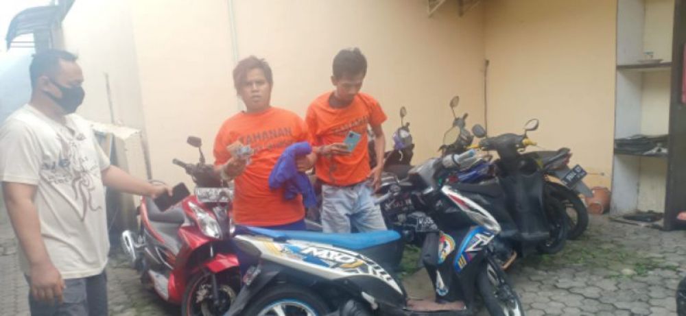 Dua pelaku jambret diamankan anggota reskrim Polsek Gayungan Kamis (4/6/2020)