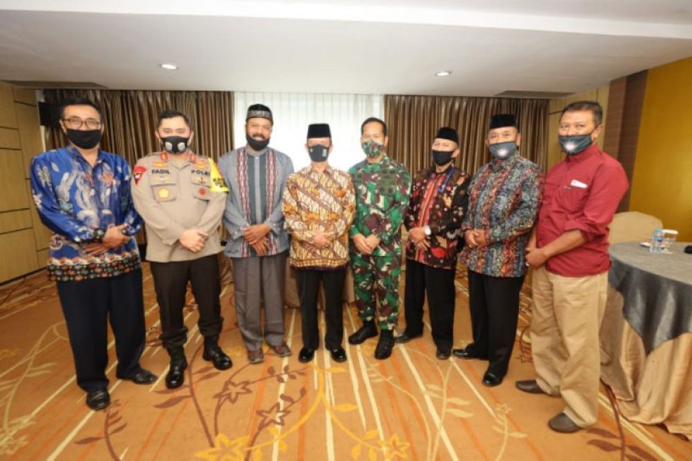 Kapolda Jatim Irjen Pol Muhammad Fadil Imran, Pangdam V Brawijaya Mayjen TNI Widodo Iryansyah dan tokoh PSHT bersilaturahmi di Madiun Rabu (17/6/2020)