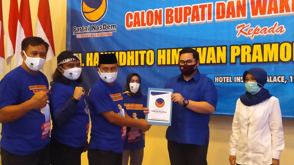 Ketua DPD NasDem Kabupaten Kediri, Lutfi Mahmudiono memberikan rekomendasi pada Paslon Mas Ditho-Mbak Dewi di Pilbub Kediri 2020