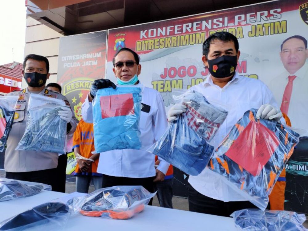 Dirreskrimum Polda Jatim Kombes Pol Pitra Andreas Ratulangi didampingi Kasubdit Penmas AKBP Sinwan realeas Kasus penganiayaan dokter Senin (10/8/2020)