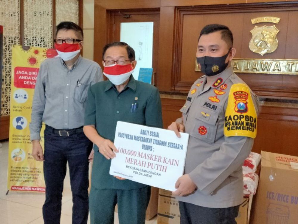 Alim Markus memberikan bantuan kepada Polda Jatim masker sebanyak 100 ribu Senin (10/8/2020)