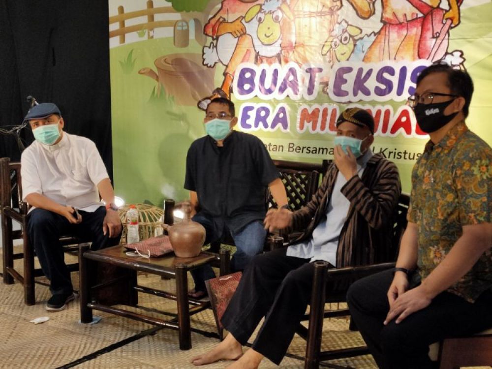 Kiri ke kanan Romo A Boedi, Romo Matheus Suwarno dan Romo Rudianda usai acara HUT imamat ke 25 Senin (7/9/2020)