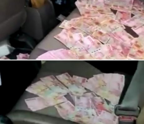 Cecerang uang seratusan ribu yang ada dalam mobil.