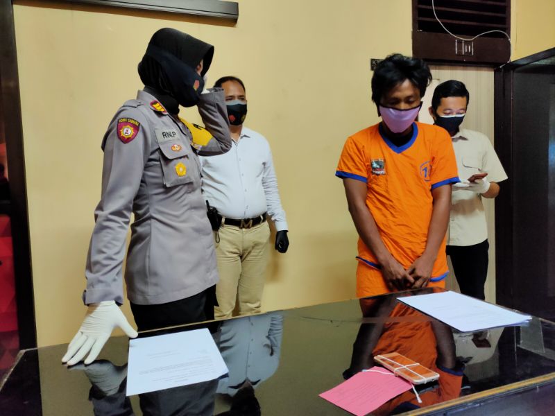 Tersangka ngintip wanita mandi diamankan Polsek Wonokromo Selasa (6/10/2020)