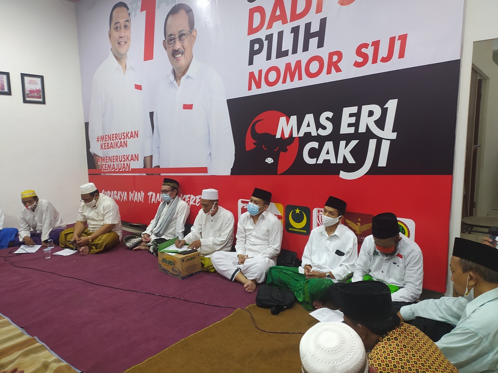 Relawan Gus Eri Cahyadi (RGER) menggelar tasyakuran di posko pemenangan di Jl. Kutai Surabaya.pada Senin (12/10/20)..SP/Byta Indrawati.