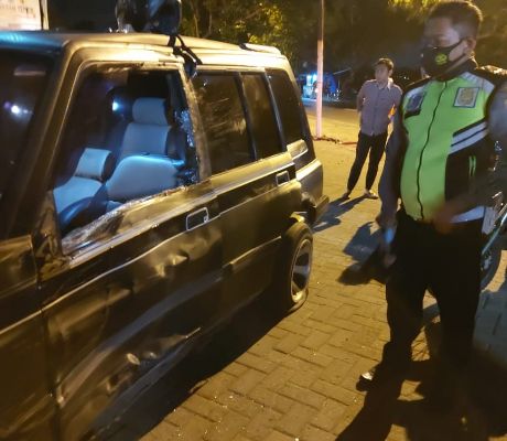 Mobil Escudo yang terlibat laka lantas di Jalan Raya Desa Pandanwangi, Jombang. 