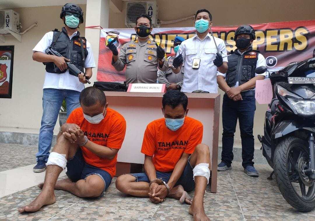 Kedua pelaku residivis pencuri motor di Raya Tenggilis Mejoyo Blok A1 Surabaya. SP/TYAN