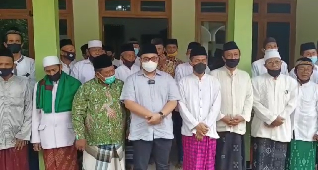 Mas Ditho (tengah) saat menghadiri deklarasi dukungan Jamaah Thoriqoh Kediri