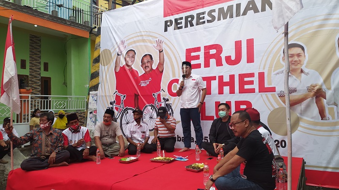 Eri Cahyadi menghadiri peresmian Er-Ji Onthel Club' di kawasan Lebak Tengah Surabaya, pada Jumat (27/11/20). SP/BYTA INDRAWATI.