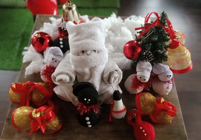 Bahan yang didaur ulang menjadi ornamen pernak pernik pohon natal .SP/ RYAN AFRIYANTO