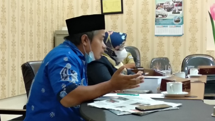 Sekretaris Komisi B Ansori saat menyampaikan kritikannya dalam RDP. SP/MUHAJIRIN KASRUN