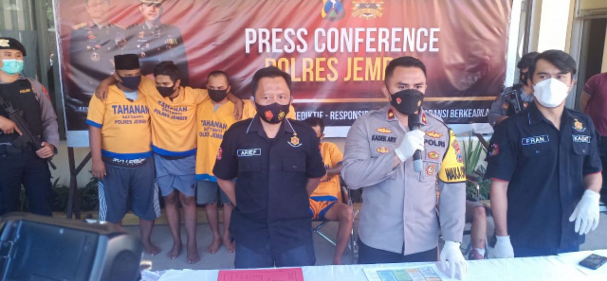 Wakapolres Jember Kompol Kadek Ary Mahardika saat press conference Rabu (21/4/2021).