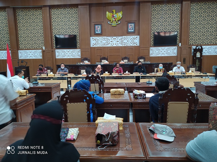 Teks Foto: Tampak Acara Hearing Terkait THR Komisi III. SP KURNIAWAN L