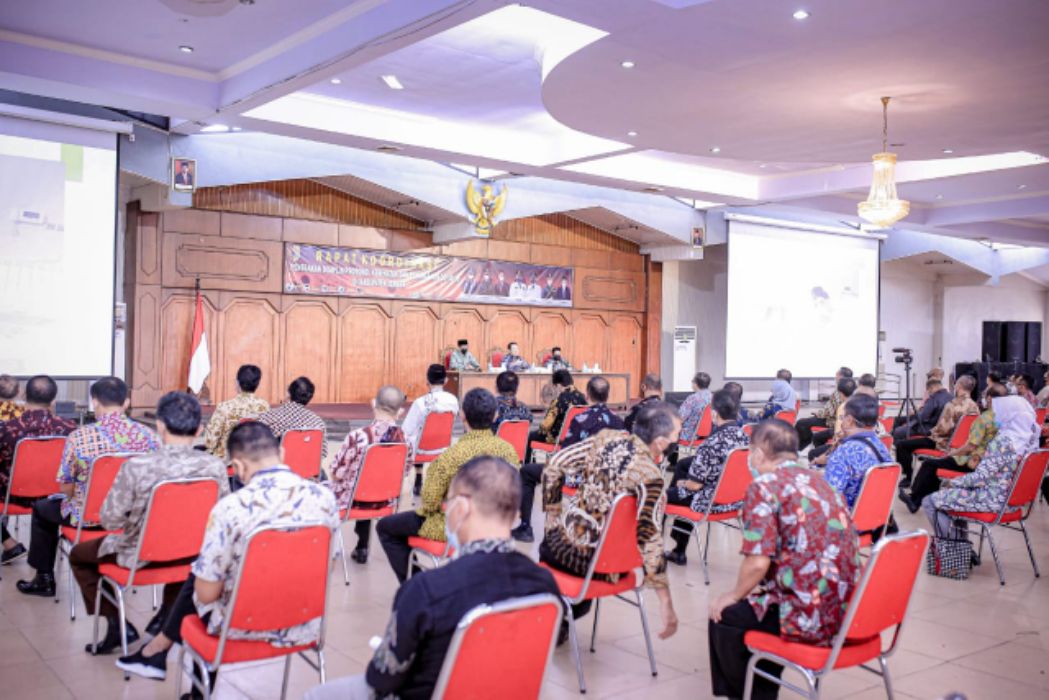 Rapat seluruh OPD dan Camat di Jember.