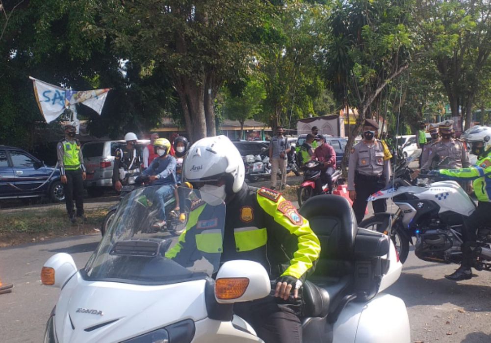 Saat kunjungan Dirlantas Polda Jawa Timur Kombes.Pol.Latief Usman, dan saat kembali ke Surabaya Kombes Latif kendarai Moge Harly Davidson.