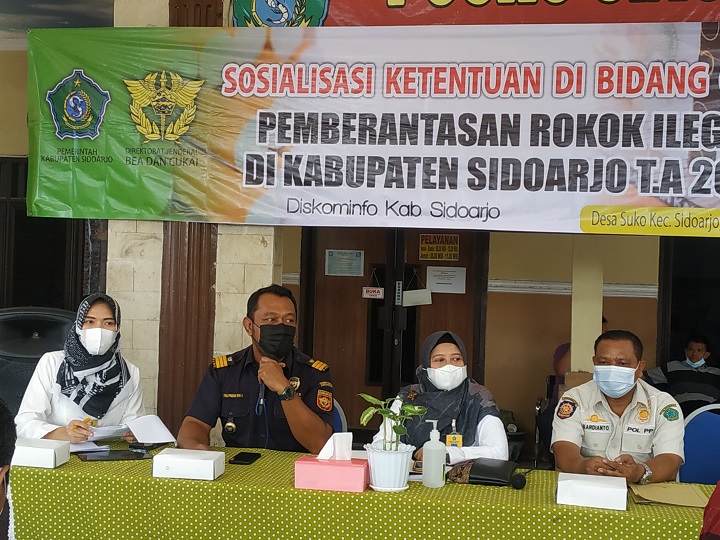 Kegiatan Sosialisasi mengenai pemberantasan cukai ilegal yang digelar Dinas Infokom Pemkab Sidoarjo. SP/Sugeng Purnomo