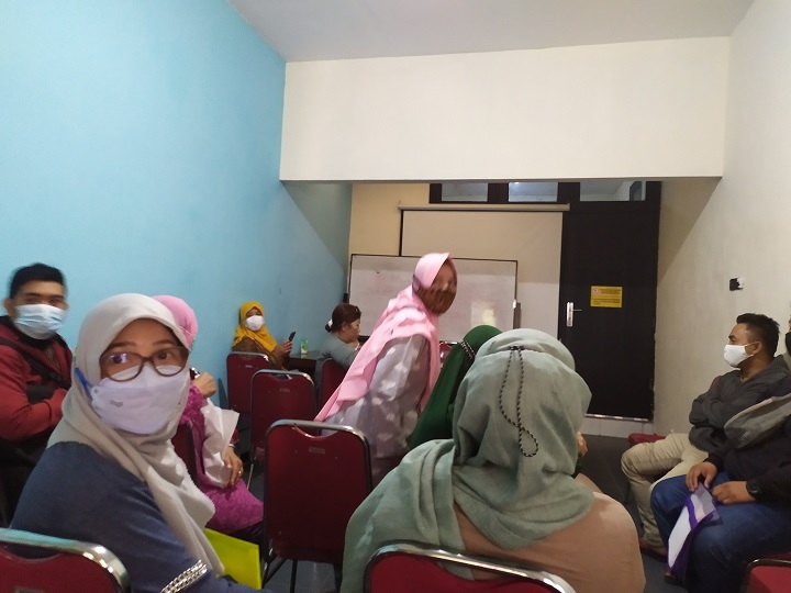 Puluhan customer mendatangi kantor PT ITG untuk meminta kejelasan terkait unit perumahan yang dibelinya. SP/Anggadia Muhammad