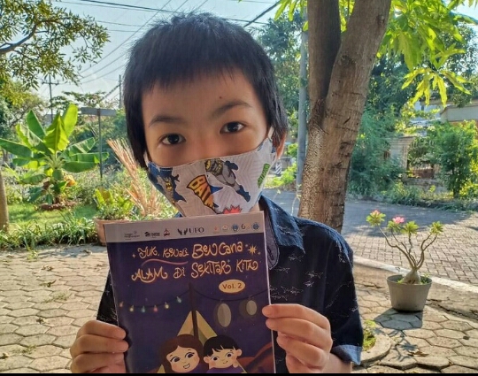 Salah satu siswa SD di Daerah 3T yang tengah belajar membaca. SP/ Lady Yuvinda