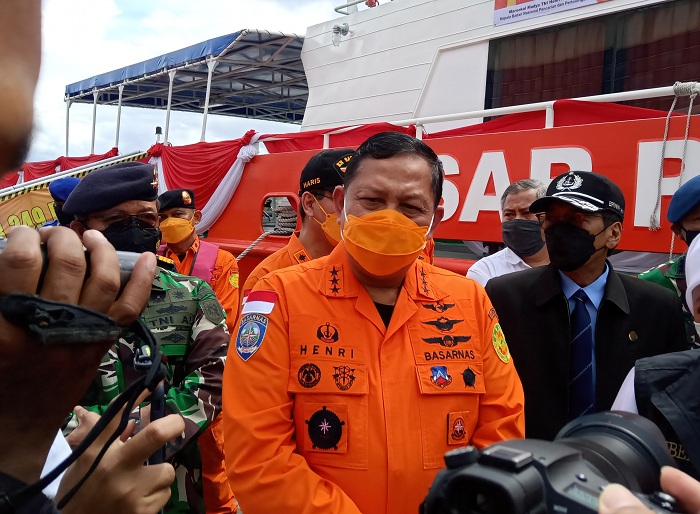 Kepala Basarnas Henri saat berkunjung ke Pelabuhan Tanjung Perak. SP/SAMMY MANTOLAS