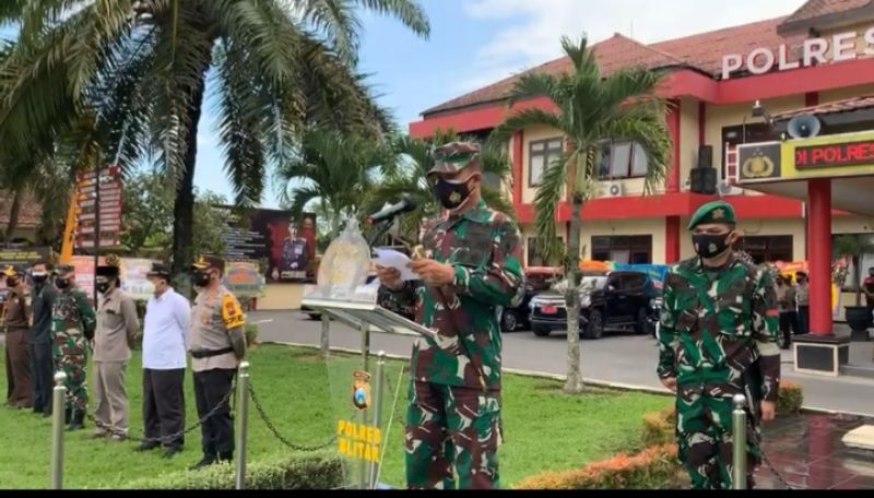 Polres Blitar gelar Pasukan laksanakan PPKM Darurat.