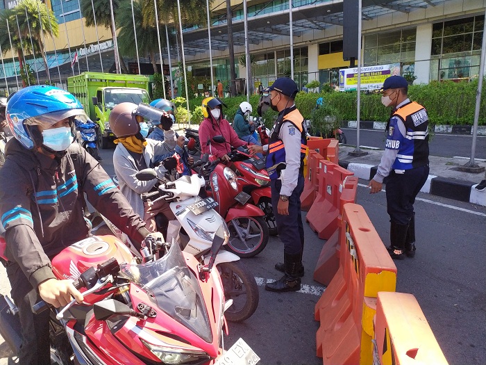 Bundaran Waru depan Cito mulai Rabu (7/7/2021) ditutup total arah ke Surabaya selama 24 jam. SP/ANGGADIA MUHAMMAD