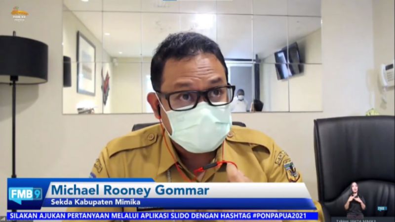 Sekretaris Daaerah  (Sekda) Kabupaten Mimika Michael Rooney Gommar dalam Diskusi Media Forum  Merdeka Barat 9 (FMB9) yang bertajuk "Dukung Kontingenmu di PON XX Papua" pada  Selasa (3/8/2021). 