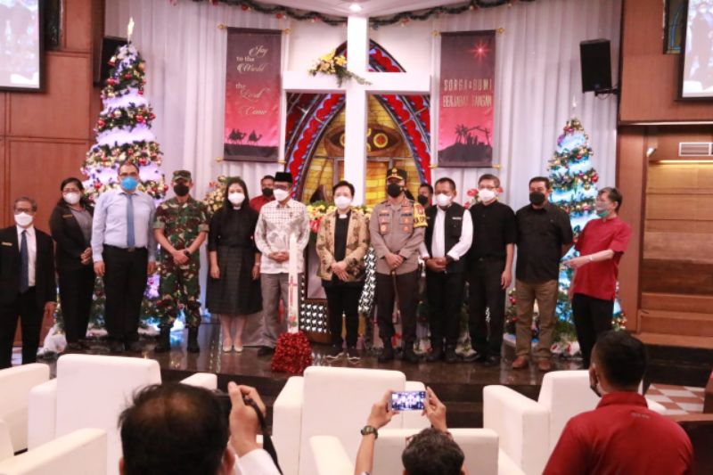  Menteri Koordinator Bidang Politik Hukum dan Keamanan Indonesia Mahfud MD melakukan kunjungan ke Jawa Timur. 