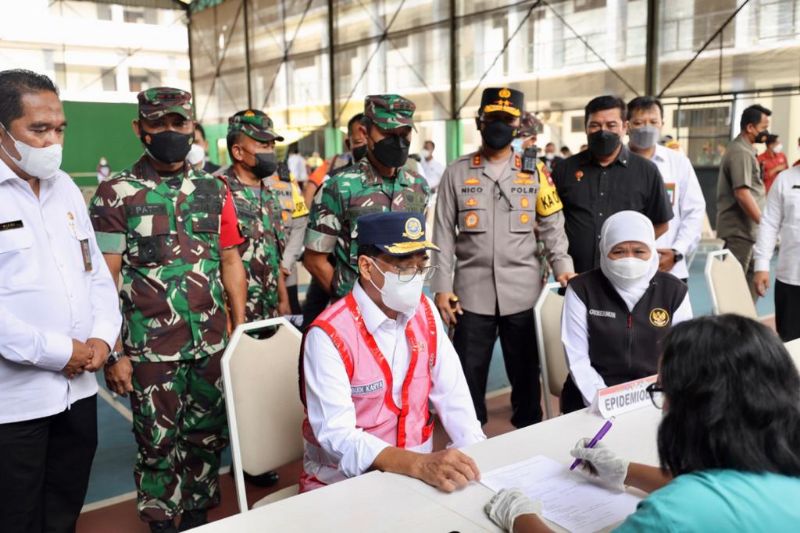 Menteri Perhubungan RI Budi Karya Sumadi, didampingi Forkopimda Jawa Timur, Gubernur Jatim Khofifah Indar Parawansa, Pangdam V Brawijaya Mayjend TNI Nurchahyanto, Kapolda Jatim Irjen Pol Nico Afinta.