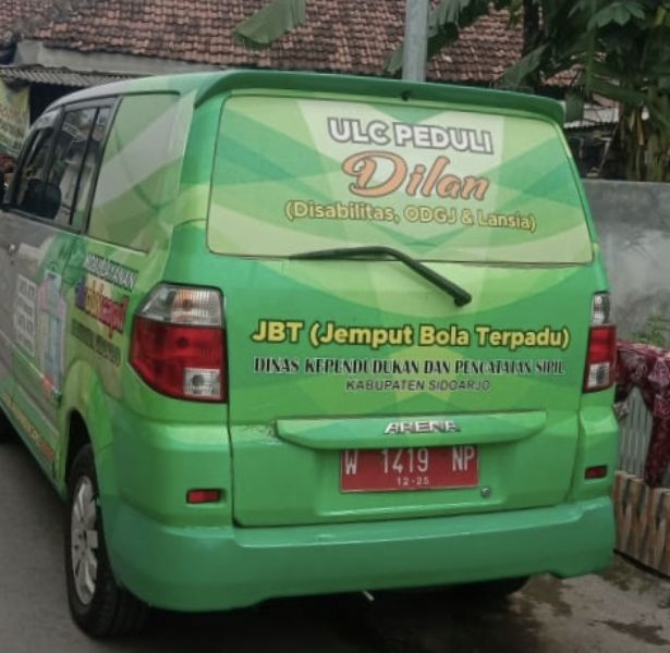 Mobil operasional melakukan turun langsung dengan tema JBT (Jemput Bola Terpadu) turun ke Desa Dukuh sari Kecamatan Jabon Sidoarjo.
