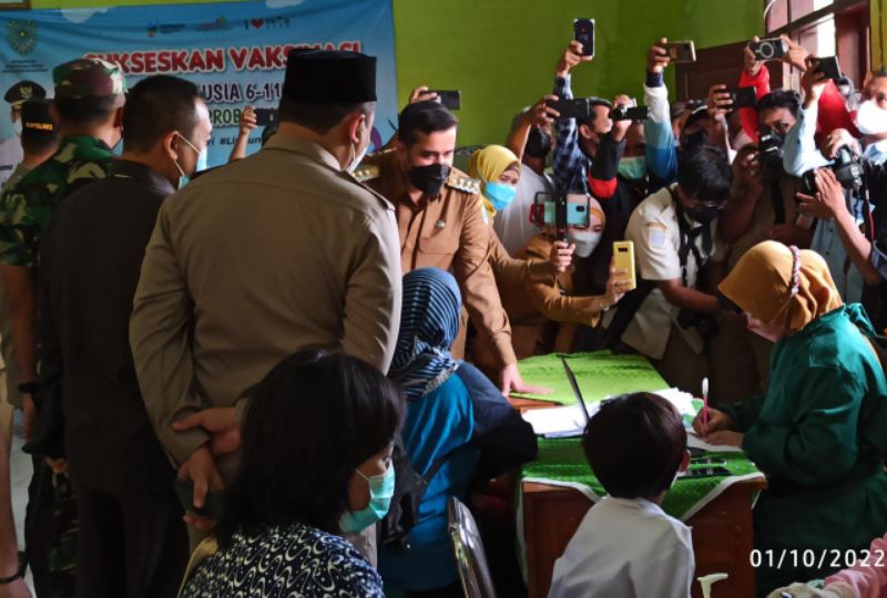 Walikota Habib Hadi tinjau vaksinasi bagi anak usia 6-12 tahun bersama Forkopimda setempat. Rute diawali dari Rumah Dinas wali kota, Senin (10/1). 