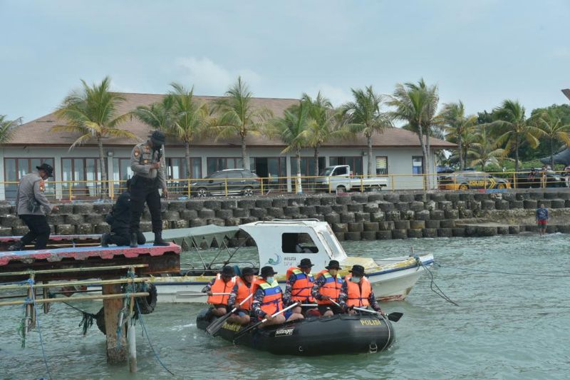 Polres Lamongan menggelar Pelatihan Peningkatan Kemampuan (KATPUAN) Pertolongan di Perairan Terbuka dan Penanggulangan Terorisme Serta Radikalisme.