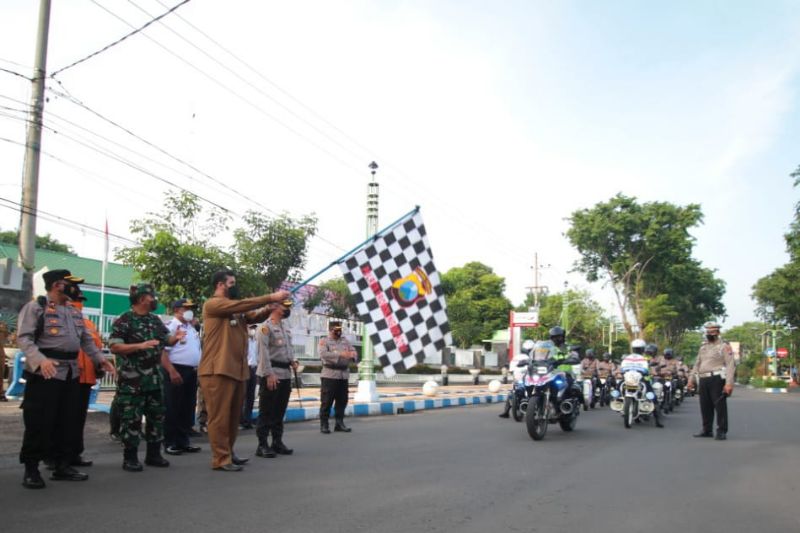Wali Kota Probolinggo Habib Hadi Zainal Abidin memimpin Apel Gelar Pasukan Pamor Keris “Patroli Motor Penegakan Protokol Kesehatan di Masyarakat Wilayah Probolinggo Kota”, Senin (24/1).