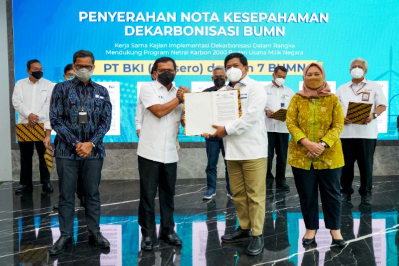 Direktur Utama SIG Donny Arsal dan Direktur Utama BKI Rudiyanto saat Penyerahan Nota Kesepahaman.