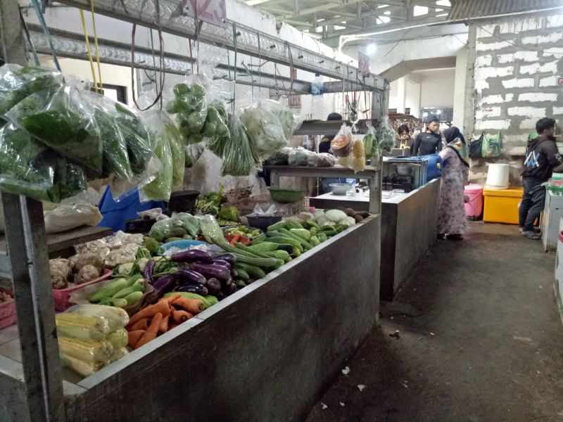 Suasana di Pasar Wiyung, Surabaya 