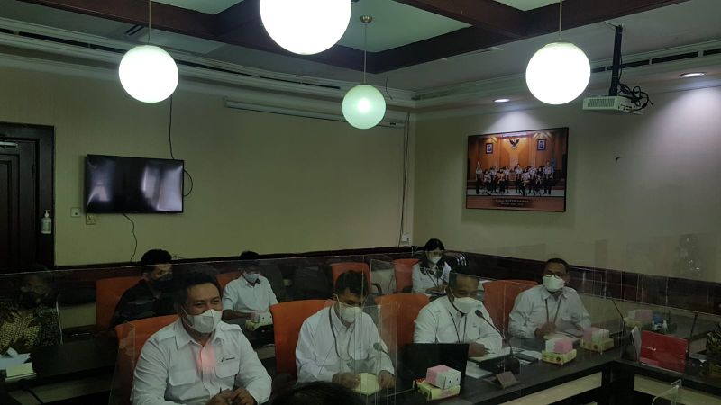 Rapat dengar pendapat atas pengaduan warga tentang besarnya kenaikan tagihan gas bumi PGN di Komisi B DPRD kota Surabaya, Senin (21/03/2022).

