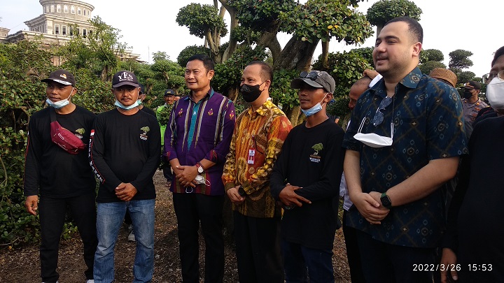 Bupati Lamongan saat mencanangkan Desa Wanar menjadi desa tanaman hias. SP/MUHAJIRIN KASRUN