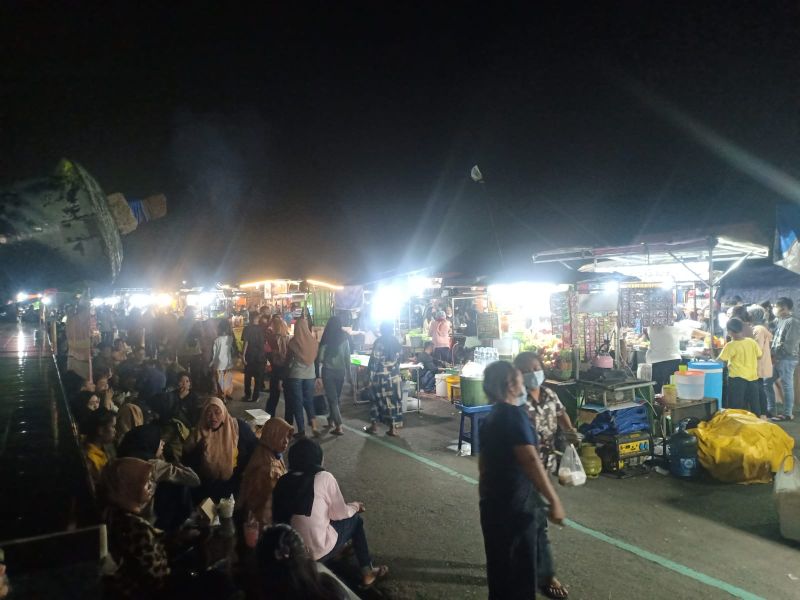 Situasi ramai di Pasar Malam Kodam, Kamis (31/3/2022).