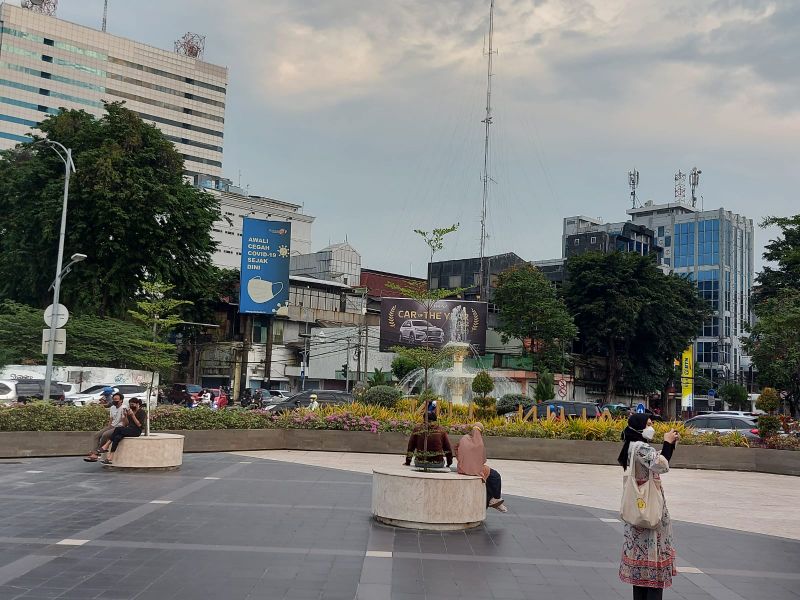 Suasana Alun-Alun Surabaya saat ngabuburit 