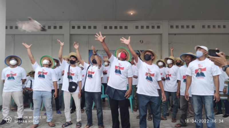 Pelepasan burung dara oleh deklarator pendukung Eric Thohir Nyapres 2024, sebagai simbol pedamaian dan kebebasan.