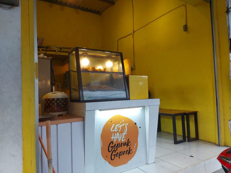 Suasana stan Geprek Gepruk.