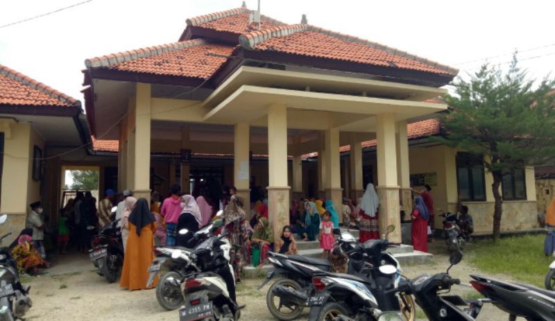 Kantor Desa Noreh, Kecamatan Sreseh, Kabupaten Sampang ketika ada kegiatan Bansos.