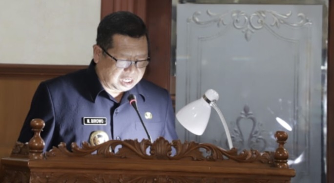 Bupati Tulungagung, Drs. Maryoto Birowo, MM saat memberikan sambutan di rapat paripurna