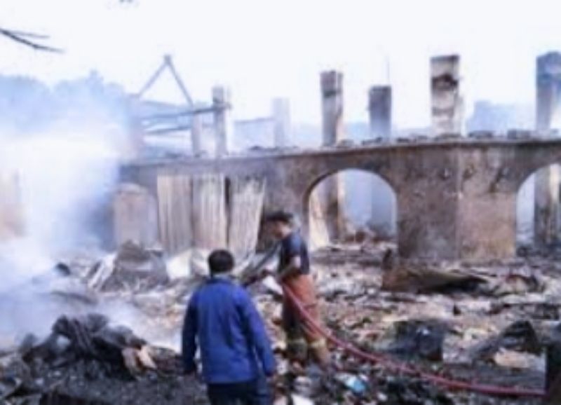 Pasar Pahing Sidayu yang terbakar beberapa bulan lalu.